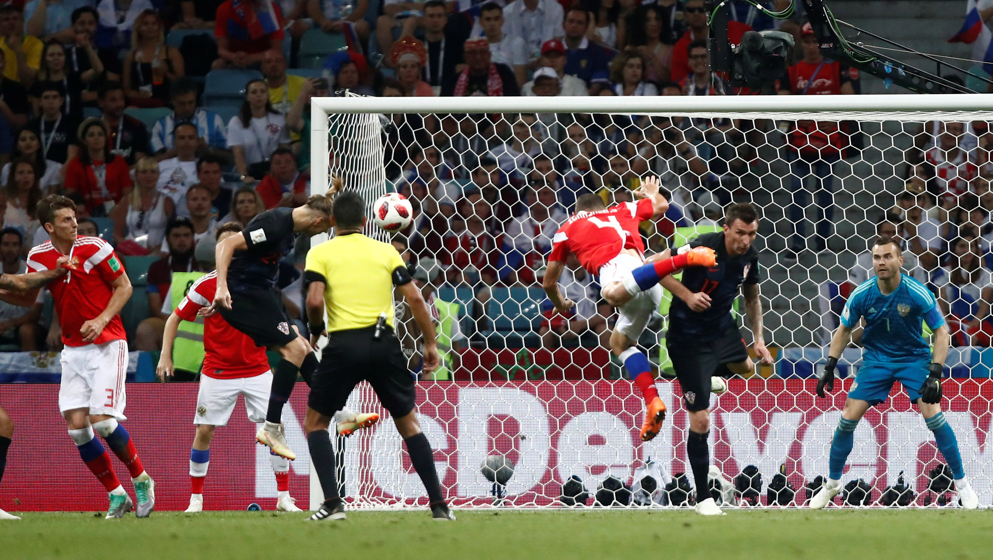 2018-07-07T201411Z_2103211267_RC12CA5193B0_RTRMADP_3_SOCCER-WORLDCUP-RUS-CRO