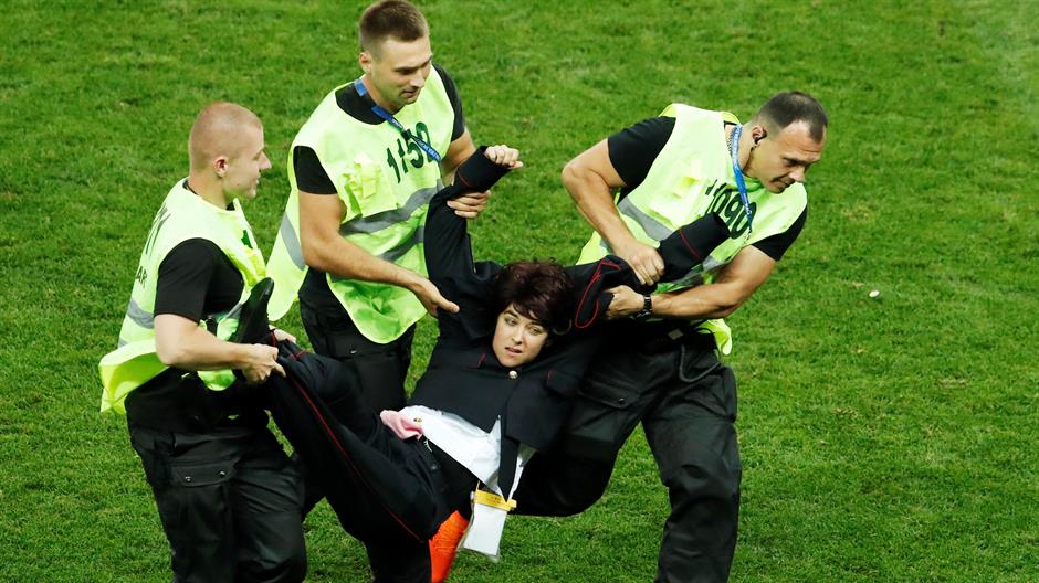 2018-07-15T161826Z_1902112319_RC117FF884D0_RTRMADP_3_SOCCER-WORLDCUP-FINAL