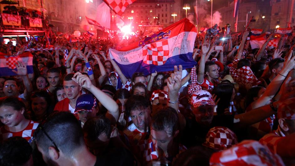 2018-07-16T201301Z_1704168885_RC1200740F00_RTRMADP_3_SOCCER-WORLDCUP-CRO