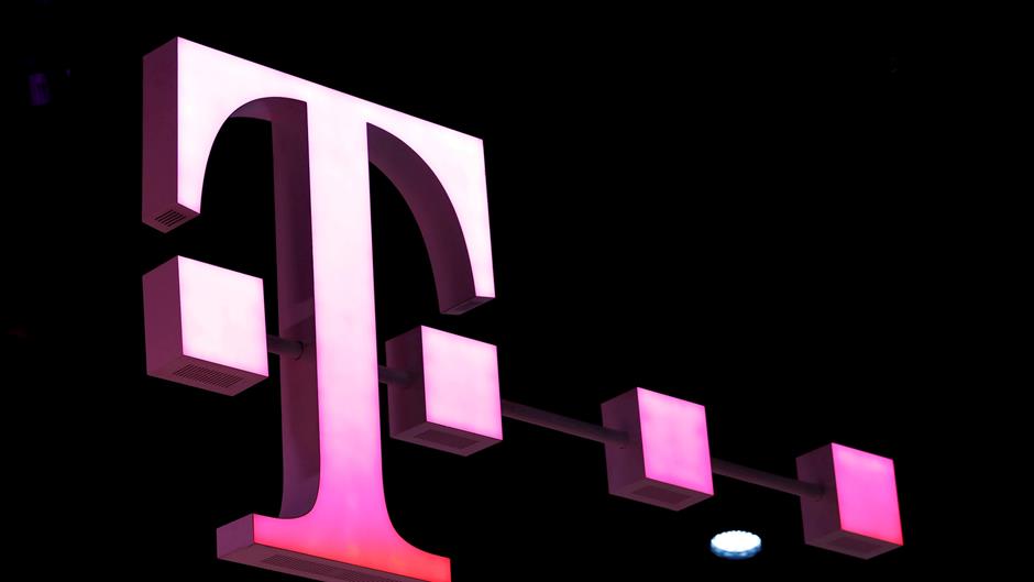 2018-08-06T044835Z_762526305_RC1615FC8610_RTRMADP_3_DEUTSCHE-TELEKOM-RESULTS