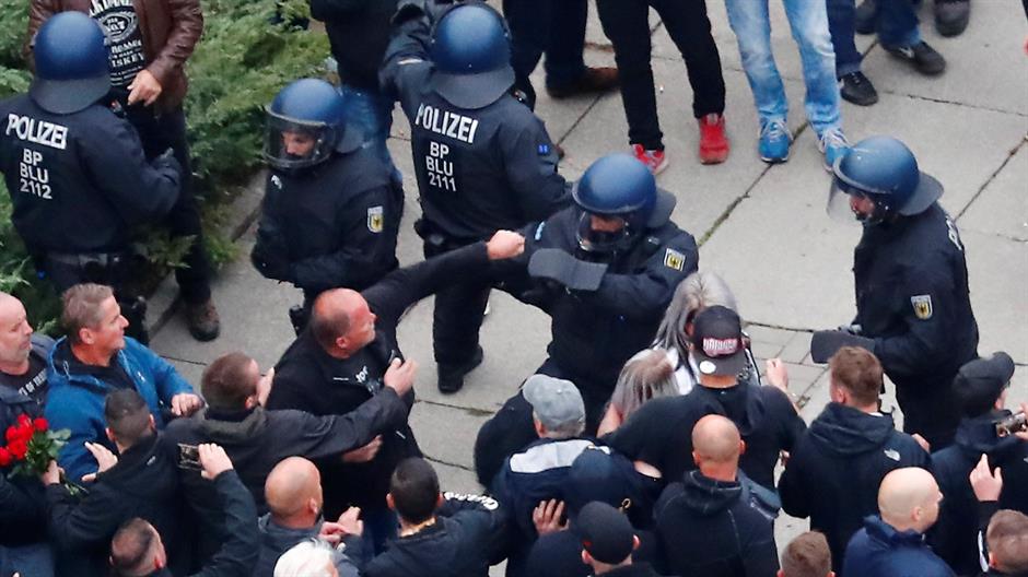 2018-09-02T093750Z_296037583_RC18A76C3C70_RTRMADP_3_GERMANY-PROTESTS