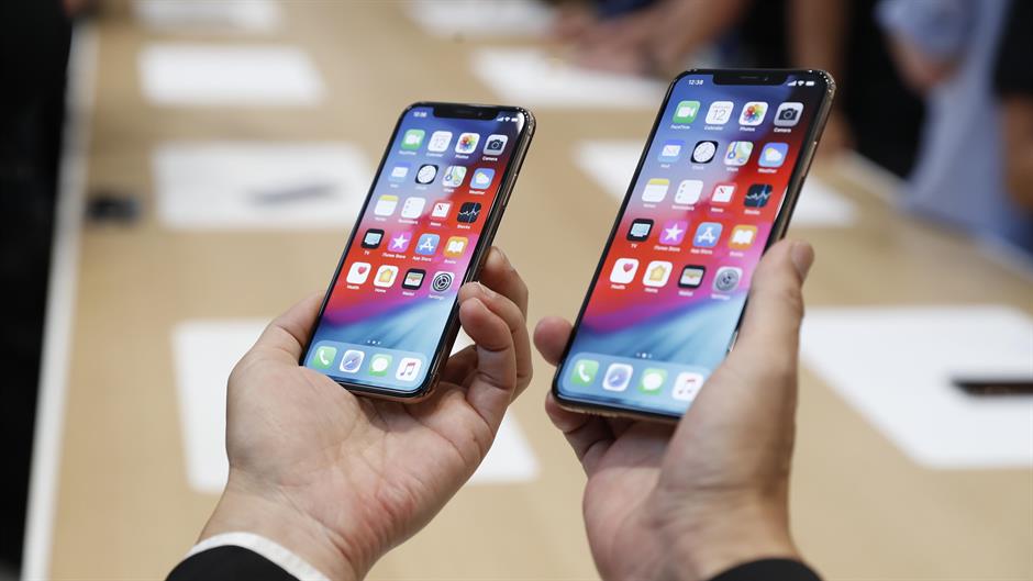 2018-09-12T200537Z_634701181_HP1EE9C1JTCBB_RTRMADP_3_APPLE-IPHONE