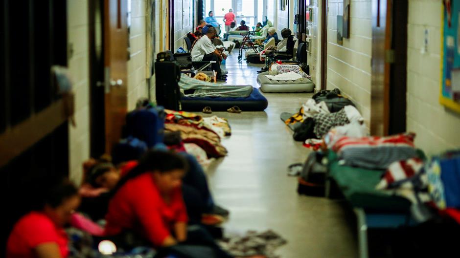 2018-09-13T223555Z_295800338_RC117ECEF900_RTRMADP_3_STORM-FLORENCE-SHELTERS