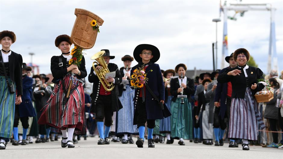 2018-09-23T100526Z_350664944_RC13FAFAB9C0_RTRMADP_3_GERMANY-OKTOBERFEST