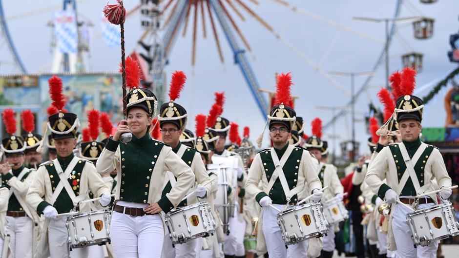 2018-09-23T100750Z_977047667_RC131DF13030_RTRMADP_3_GERMANY-OKTOBERFEST
