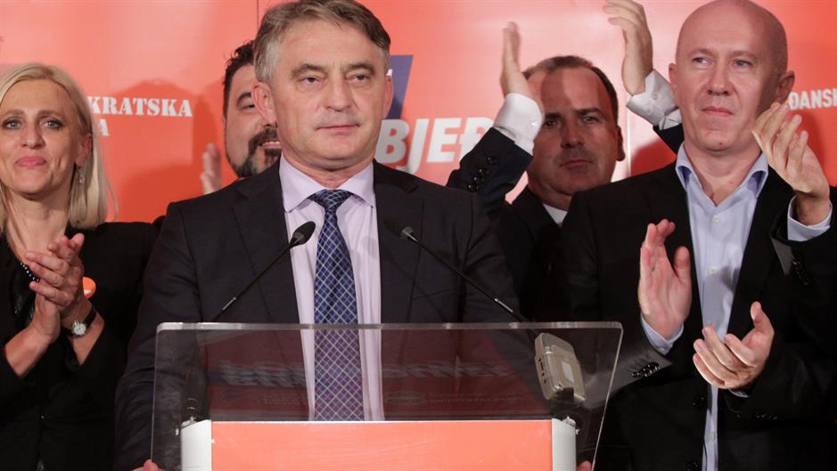 2018-10-08T002252Z_501349670_RC17FF1261E0_RTRMADP_3_BOSNIA-ELECTION