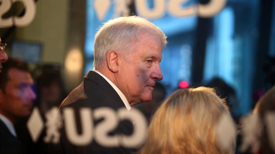 2018-10-15T090247Z_63472511_RC1FC2C9A990_RTRMADP_3_GERMANY-POLITICS-BAVARIA-REACTIONS