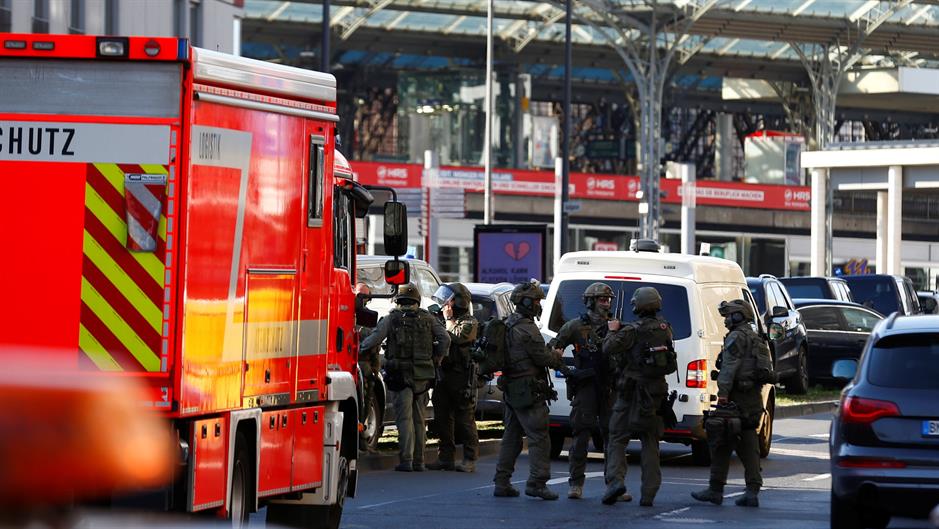 2018-10-15T123709Z_1799988648_RC14154A2510_RTRMADP_3_GERMANY-SECURITY-RAIL(1)