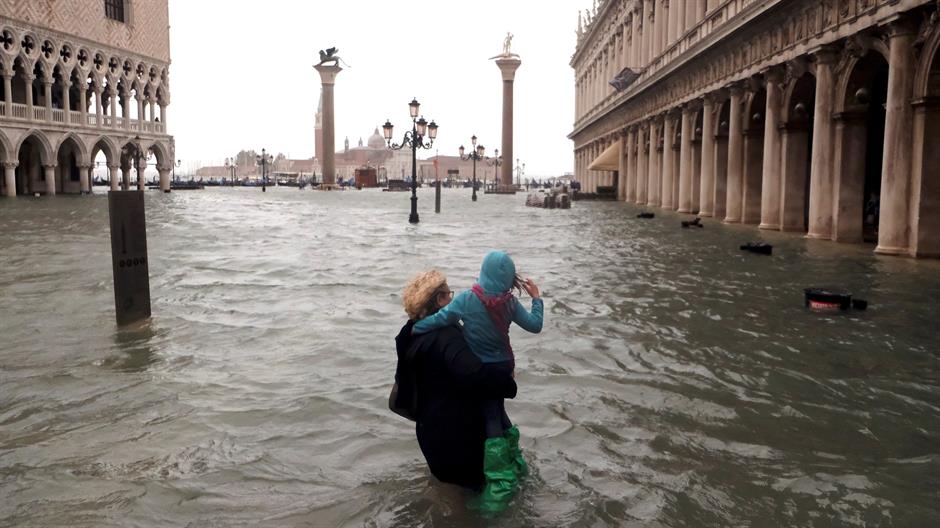 2018-10-29T145502Z_1529055689_RC1B47FF0B90_RTRMADP_3_ITALY-WEATHER