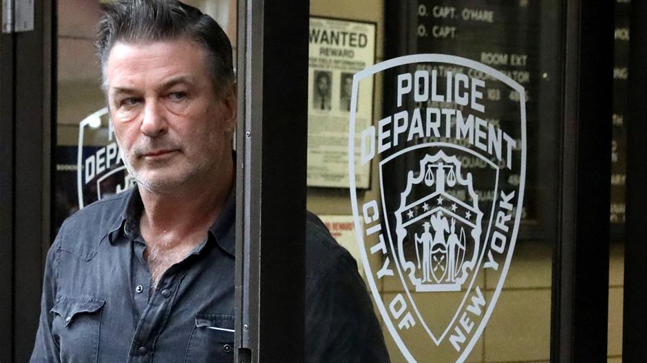 2018-11-02T214347Z_1615055700_RC1E96C7DD80_RTRMADP_3_PEOPLE-ALEC-BALDWIN