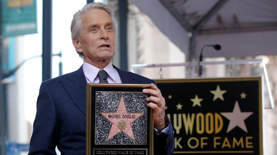 2018-11-06T203630Z_1149100344_RC1F611CD4C0_RTRMADP_3_PEOPLE-MICHAELDOUGLAS