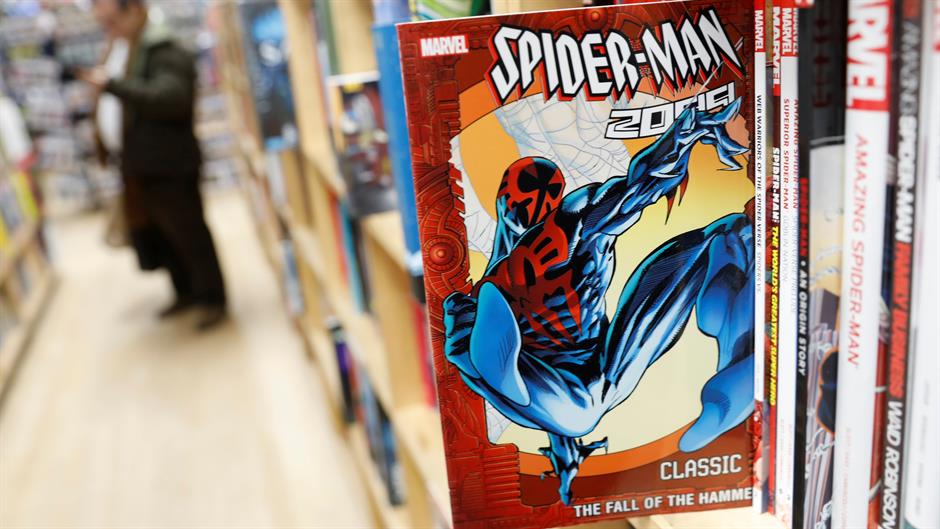 2018-11-12T202105Z_1745951242_RC169FEA9510_RTRMADP_3_PEOPLE-STAN-LEE