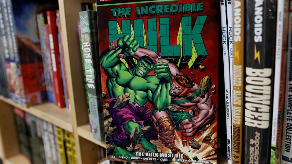 2018-11-12T202112Z_1670211291_RC126F2B9DC0_RTRMADP_3_PEOPLE-STAN-LEE