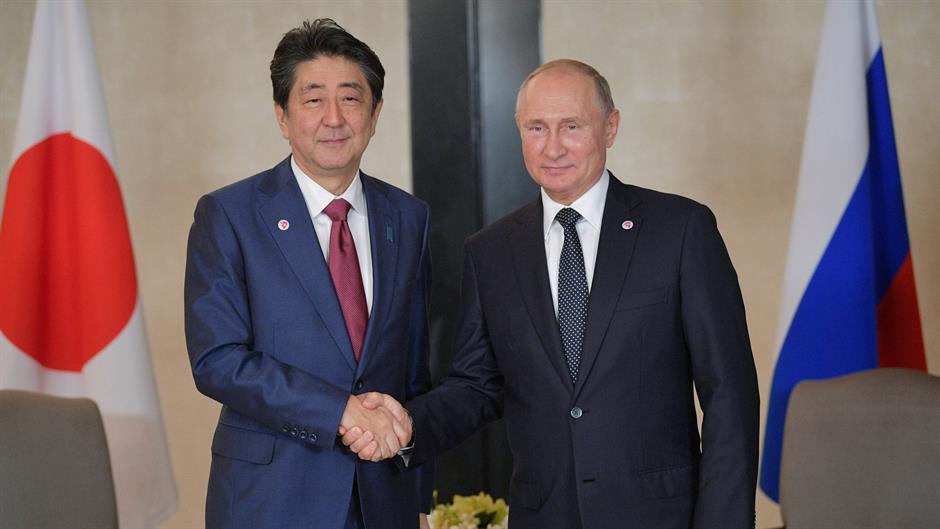 2018-11-14T114521Z_42051649_RC1AA0553AE0_RTRMADP_3_ASEAN-SUMMIT-RUSSIA-JAPAN
