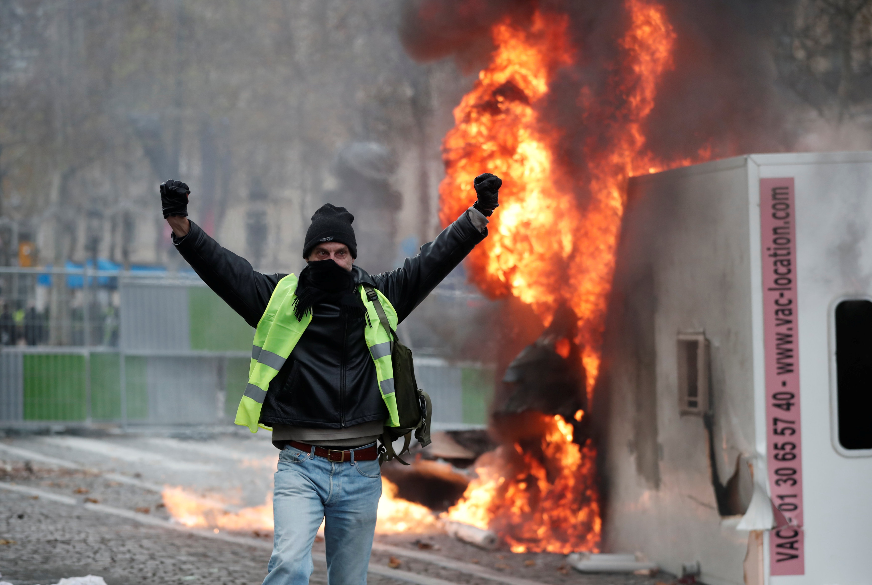 2018-11-24T121840Z_575015533_RC199E4B71B0_RTRMADP_3_FRANCE-PROTESTS
