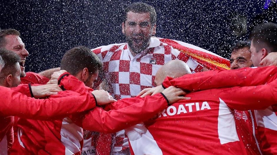 2018-11-25T145022Z_2045575581_RC1FBBCDD500_RTRMADP_3_TENNIS-DAVISCUP-FINAL