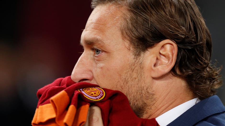 2018-11-27T192931Z_637344903_RC1BD3CDB2B0_RTRMADP_3_SOCCER-CHAMPIONS-ROM-MAD