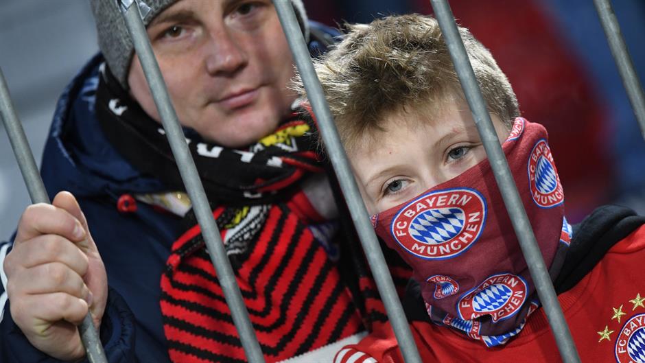 2018-11-27T193334Z_1341513023_RC18A3C99ED0_RTRMADP_3_SOCCER-CHAMPIONS-BAY-SLB