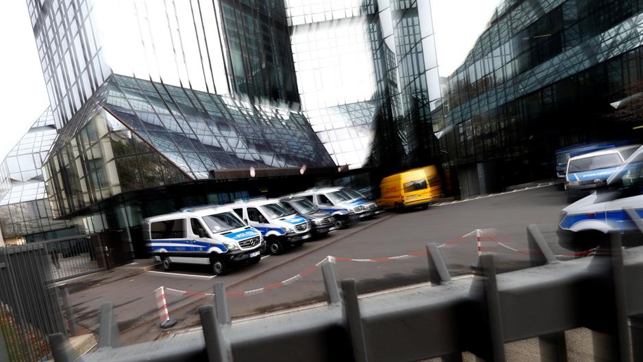 2018-11-29T103953Z_1942396885_RC184948A560_RTRMADP_3_DEUTSCHE-BANK-MONEYLAUNDERING