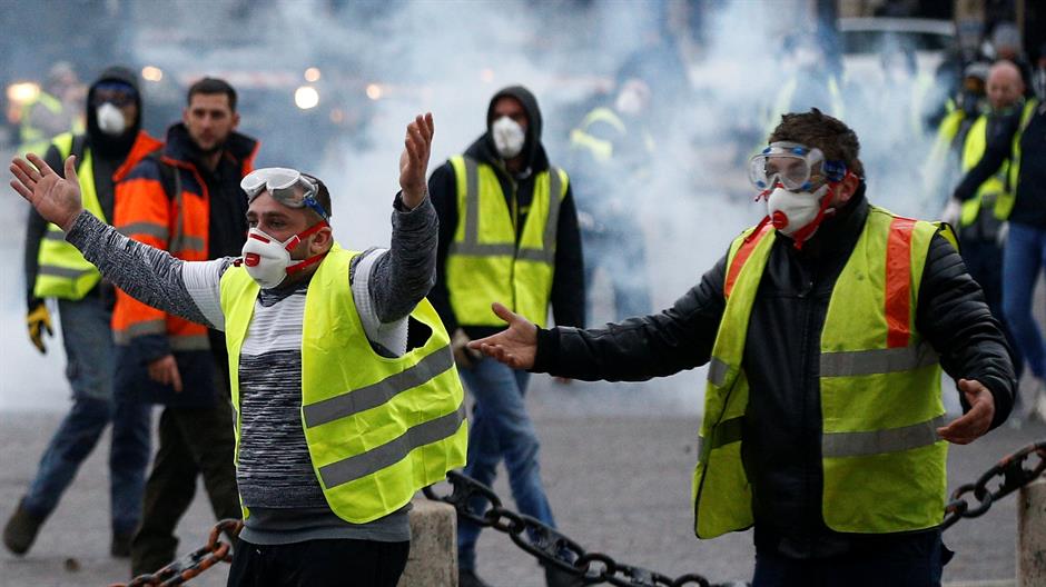 2018-12-01T105815Z_1193366555_RC185B7B7400_RTRMADP_3_FRANCE-PROTESTS