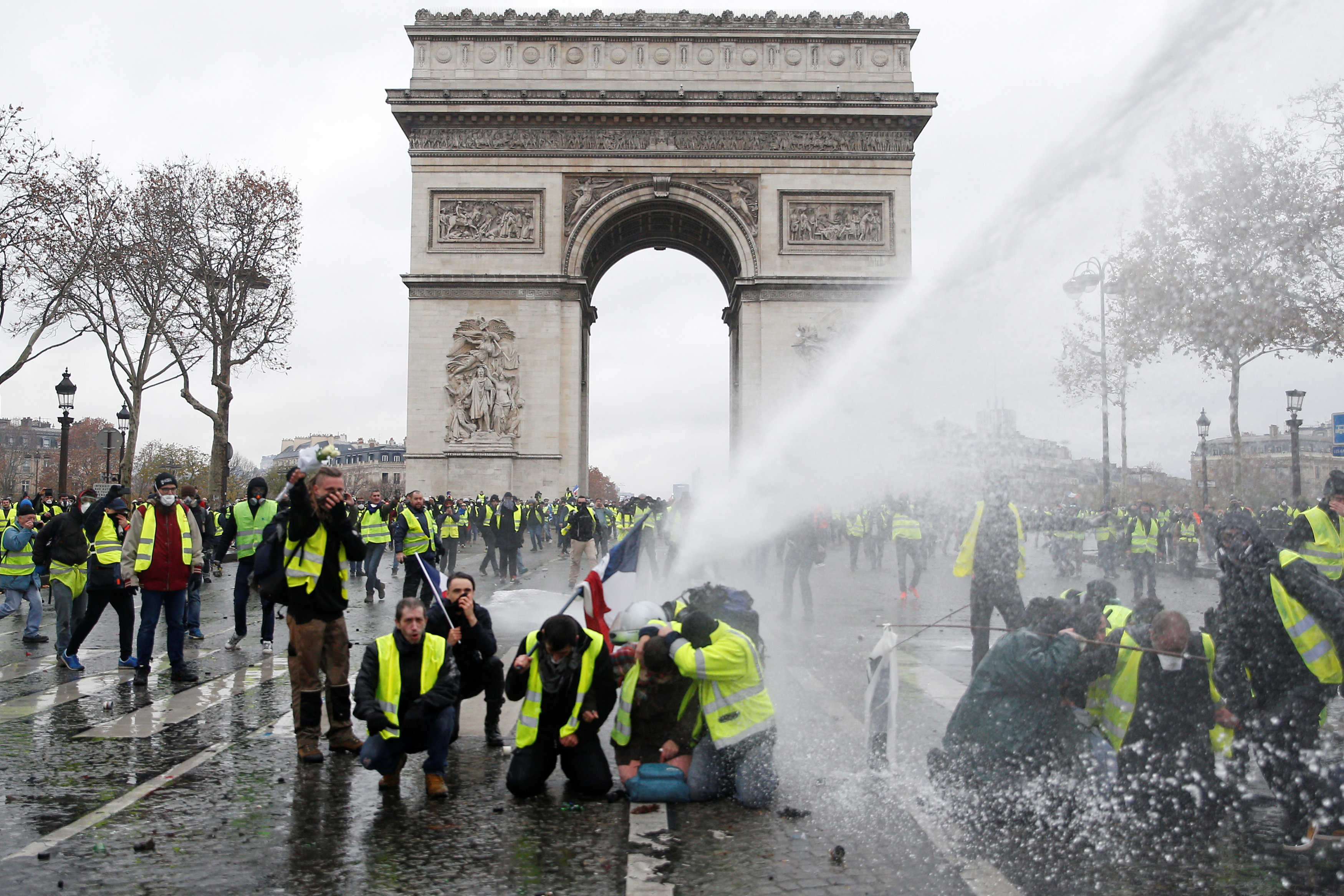 2018-12-01T142306Z_970885673_RC1F13F06060_RTRMADP_3_FRANCE-PROTESTS
