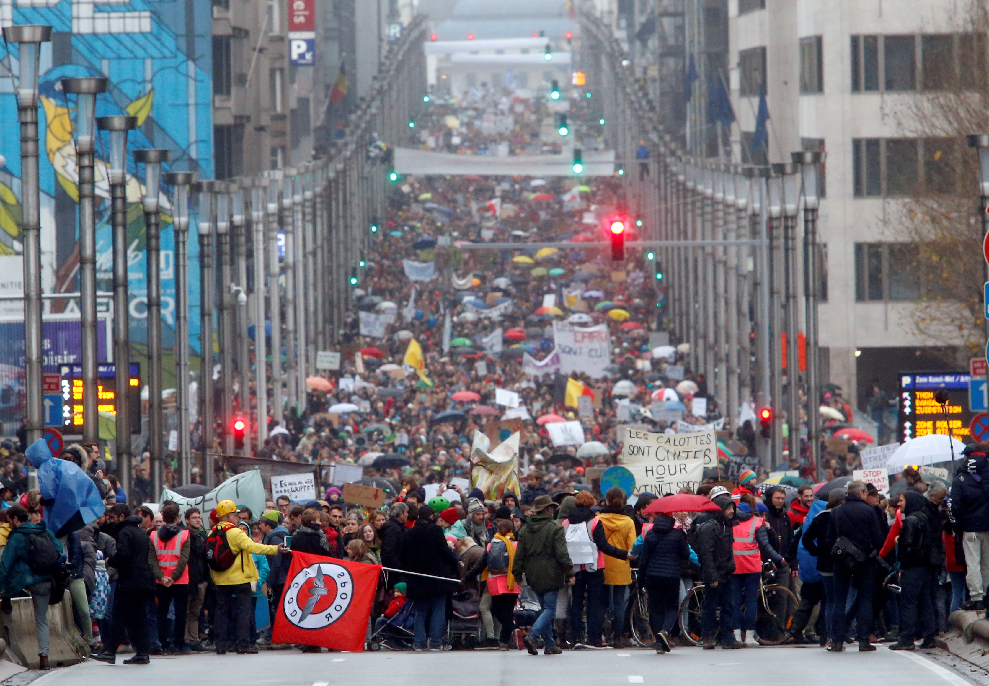 2018-12-02T151759Z_1642372963_RC1ED78D9A00_RTRMADP_3_CLIMATE-CHANGE-BELGIUM-DEMONSTRATION(1)