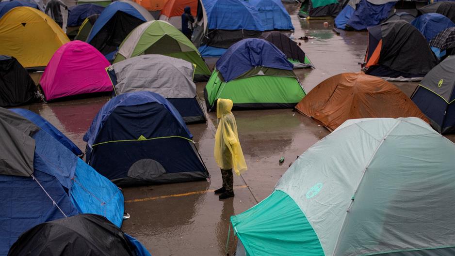 2018-12-06T042749Z_1520054474_RC1E3E845890_RTRMADP_3_USA-IMMIGRATION-CARAVAN