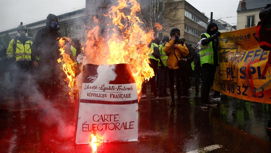 2018-12-15T131719Z_320110139_RC1AFE5B68A0_RTRMADP_3_FRANCE-PROTESTS
