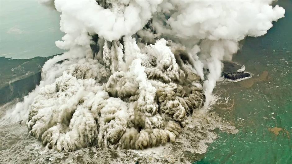 2018-12-24T172358Z_1288511673_RC1FC5C53900_RTRMADP_3_INDONESIA-TSUNAMI-VOLCANO