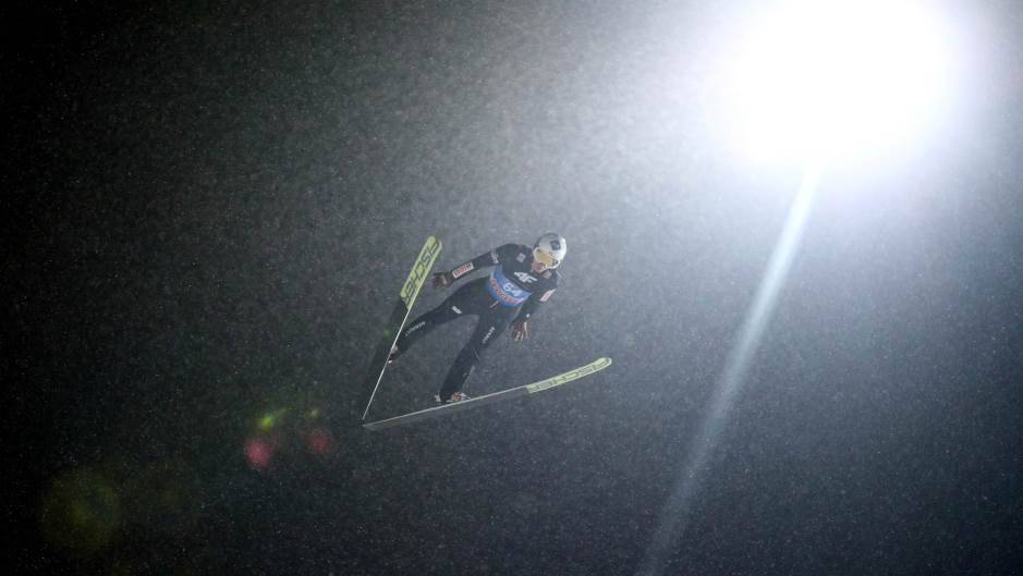 2019-01-06T170047Z_822887779_RC1563EED100_RTRMADP_3_SKI-JUMPING-4HILL-BISCHOFSHOFEN