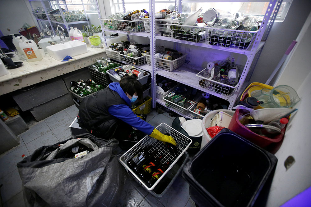 2019-01-13T041033Z_280258298_RC1267651B80_RTRMADP_3_CHINA-ANGERROOM