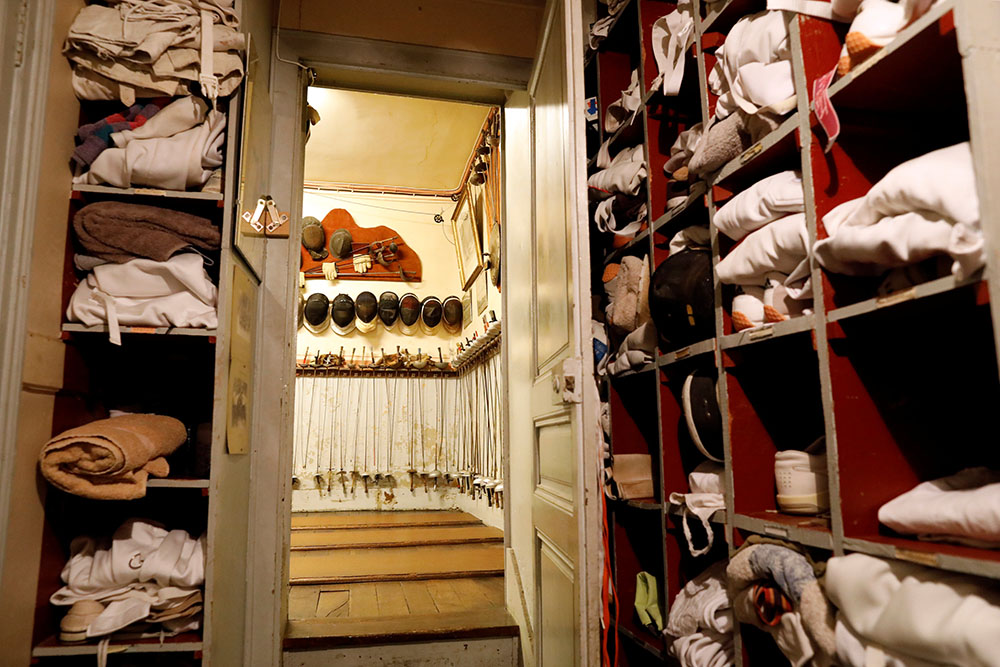 2019-02-05T131302Z_25684168_RC1537C04FD0_RTRMADP_3_FENCING-PARIS