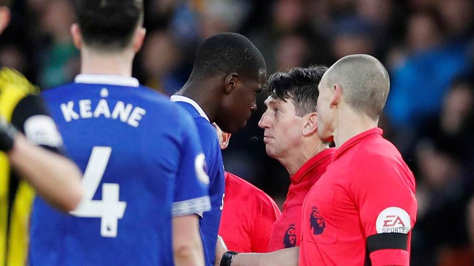 2019-02-09T172104Z_961213921_RC1D18981350_RTRMADP_3_SOCCER-ENGLAND-WAT-EVE