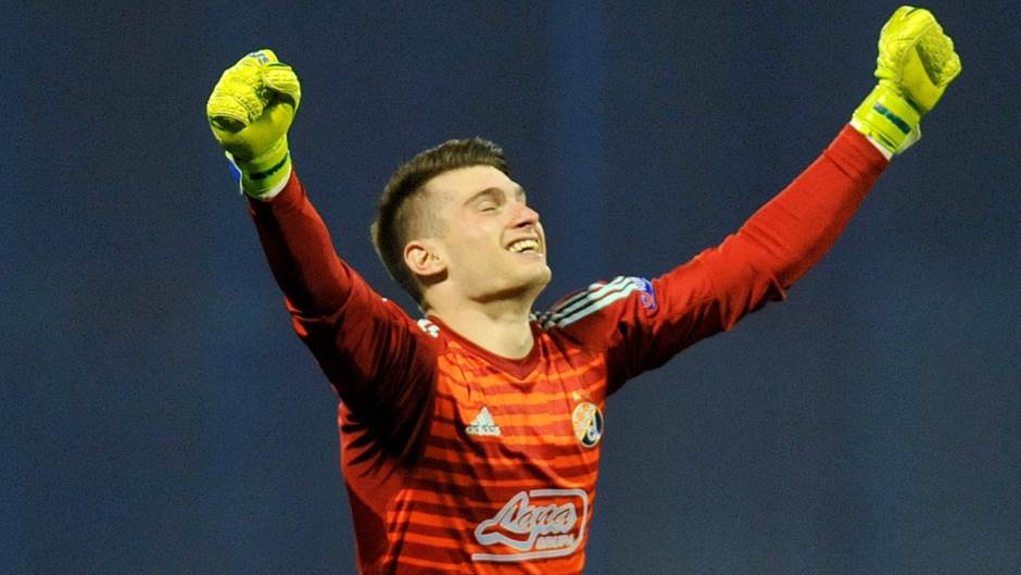 2019-02-21T183402Z_1356594482_RC1C00064380_RTRMADP_3_SOCCER-EUROPA-DZA-VPL