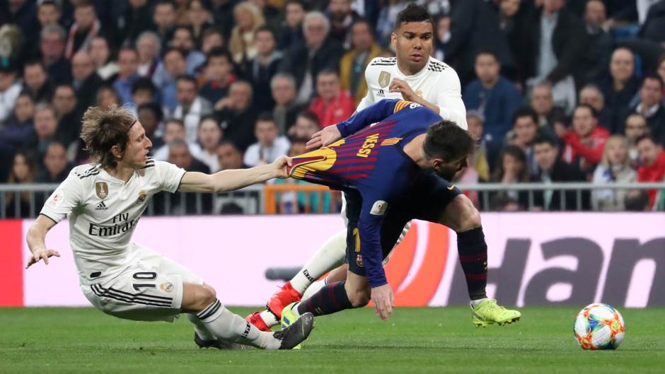 2019-02-27T211756Z_1641063142_RC121439FA30_RTRMADP_3_SOCCER-SPAIN-MAD-FCB