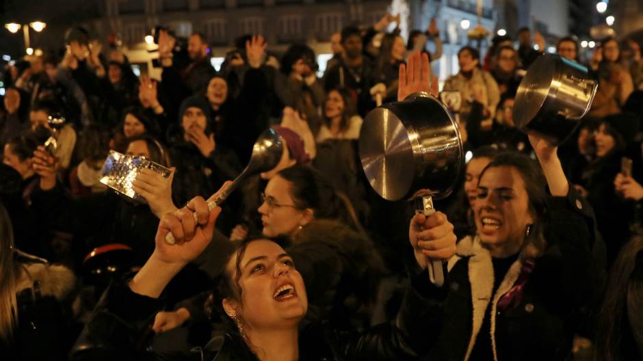 2019-03-08T004339Z_551489604_RC1241232900_RTRMADP_3_WOMENS-DAY-SPAIN