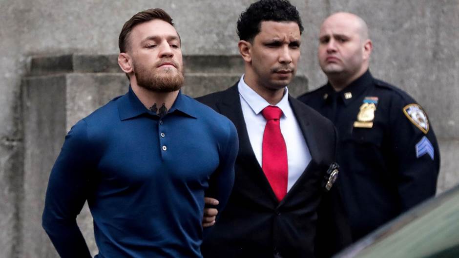 2019-03-26T085619Z_225177549_RC183E2D1950_RTRMADP_3_MMA-MCGREGOR-RETIREMENT