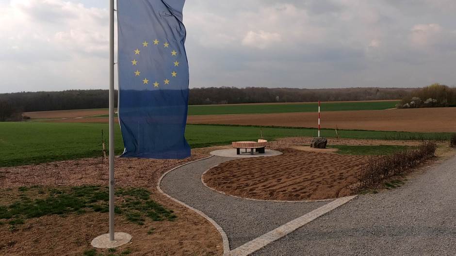 2019-04-09T122912Z_2000149631_RC1992324FA0_RTRMADP_3_BRITAIN-EU-GERMANY-GADHEIM