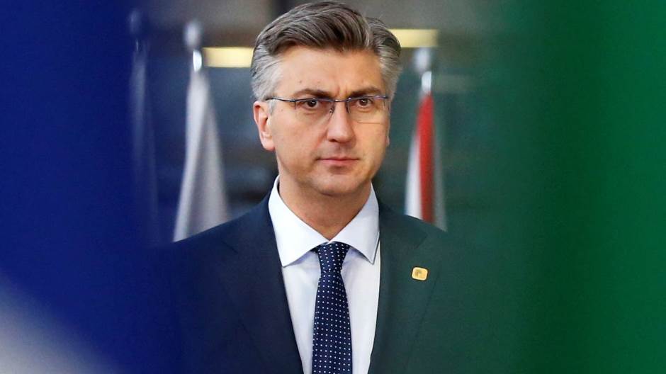 2019-04-10T163746Z_683222638_RC1D1D878C00_RTRMADP_3_BRITAIN-EU-SUMMIT