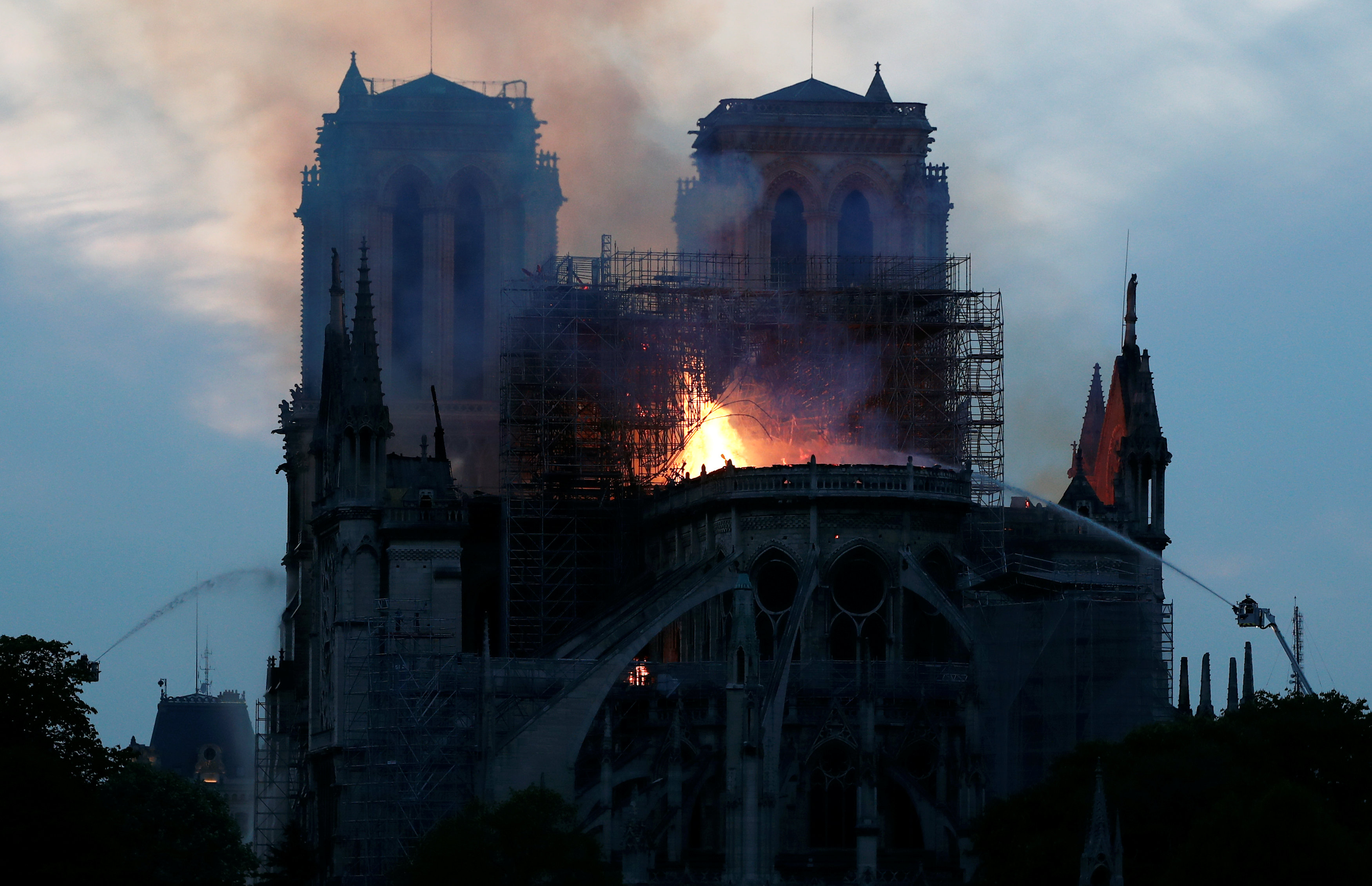 2019-04-15T193146Z_1804796840_RC142E738A10_RTRMADP_3_FRANCE-NOTREDAME