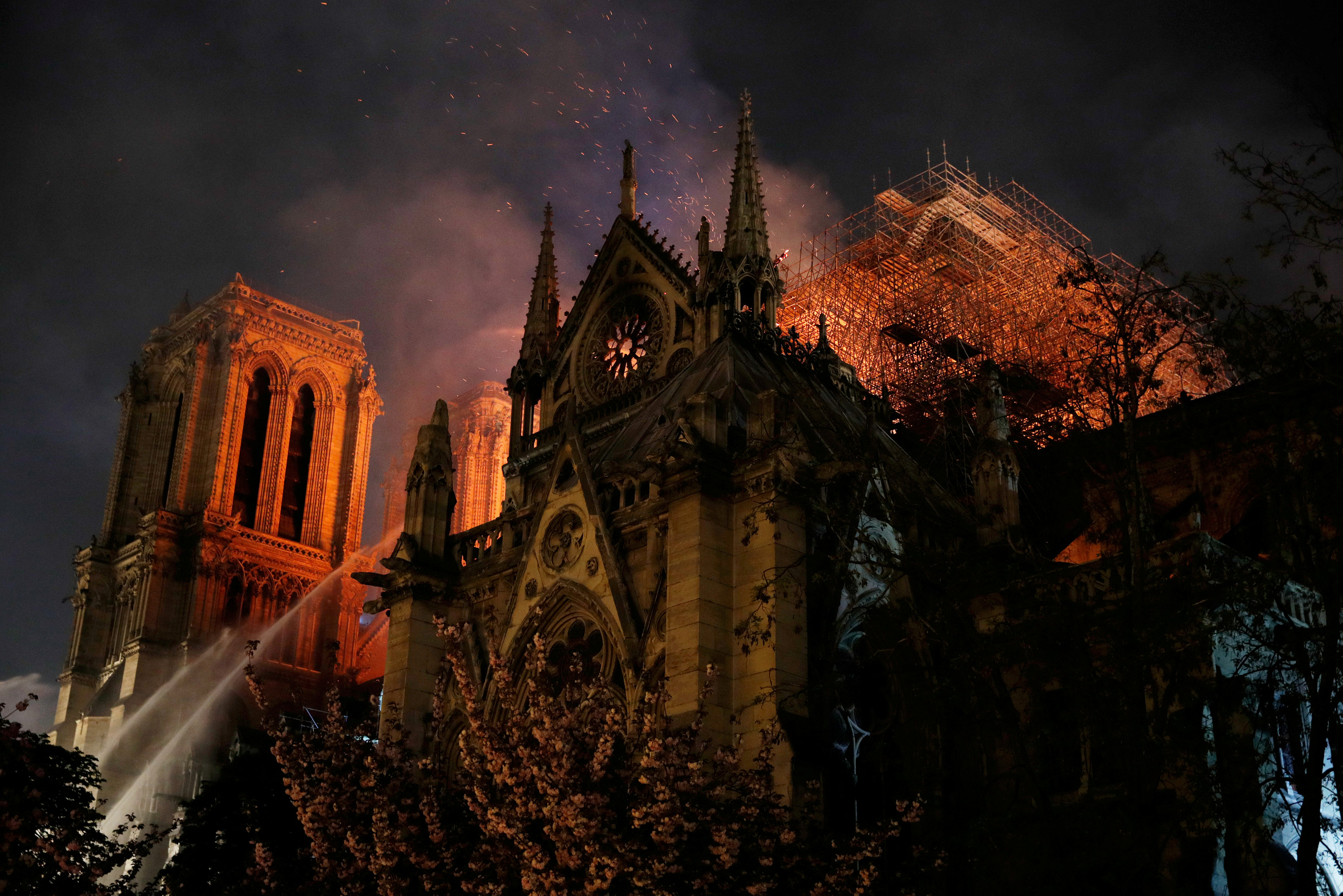 2019-04-15T210214Z_1480272374_RC1795A8AA40_RTRMADP_3_FRANCE-NOTREDAME