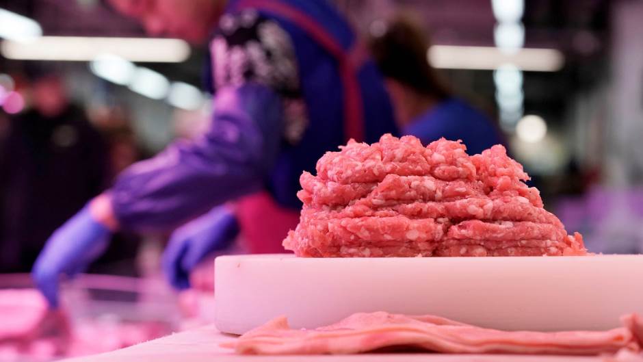 2019-04-17T033939Z_1139082964_RC1831E74160_RTRMADP_3_CHINA-ECONOMY-OUTPUT-PORK