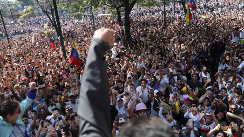 2019-04-30T154633Z_150293884_RC1D94994320_RTRMADP_3_VENEZUELA-POLITICS