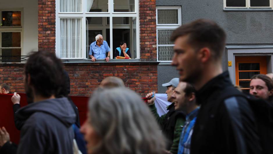 2019-04-30T175325Z_284845538_UP1EF4U1DP10A_RTRMADP_3_GERMANY-PROTESTS