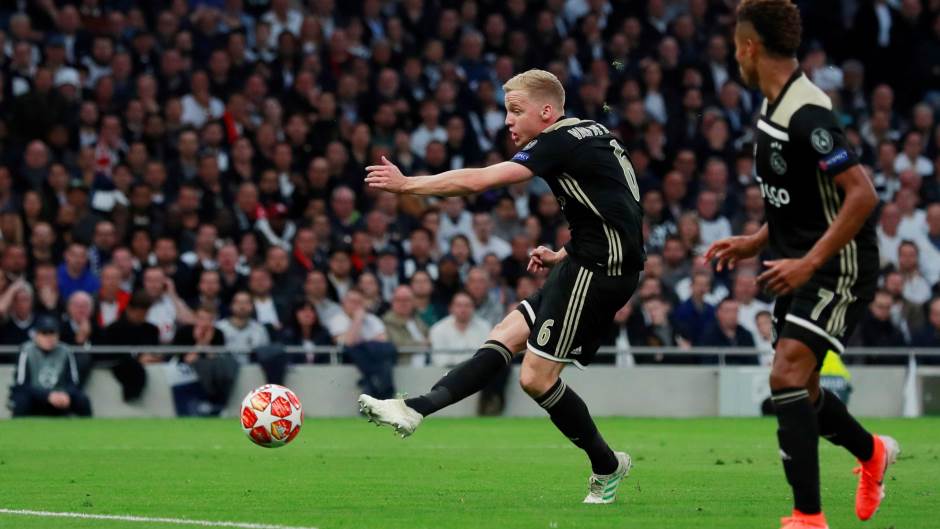 2019-04-30T191909Z_108894794_RC128ECD1F40_RTRMADP_3_SOCCER-CHAMPIONS-TOT-AJA