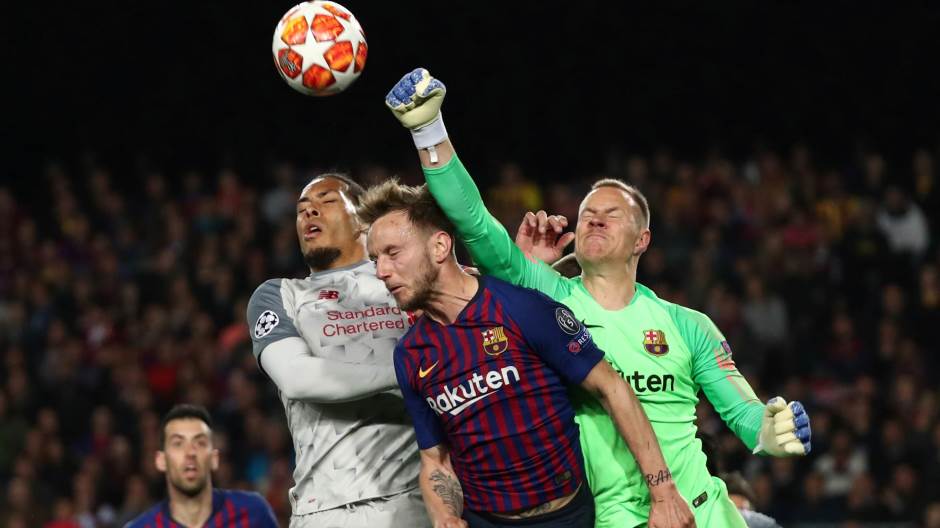 2019-05-01T205607Z_1795465213_RC178A50FE80_RTRMADP_3_SOCCER-CHAMPIONS-FCB-LIV