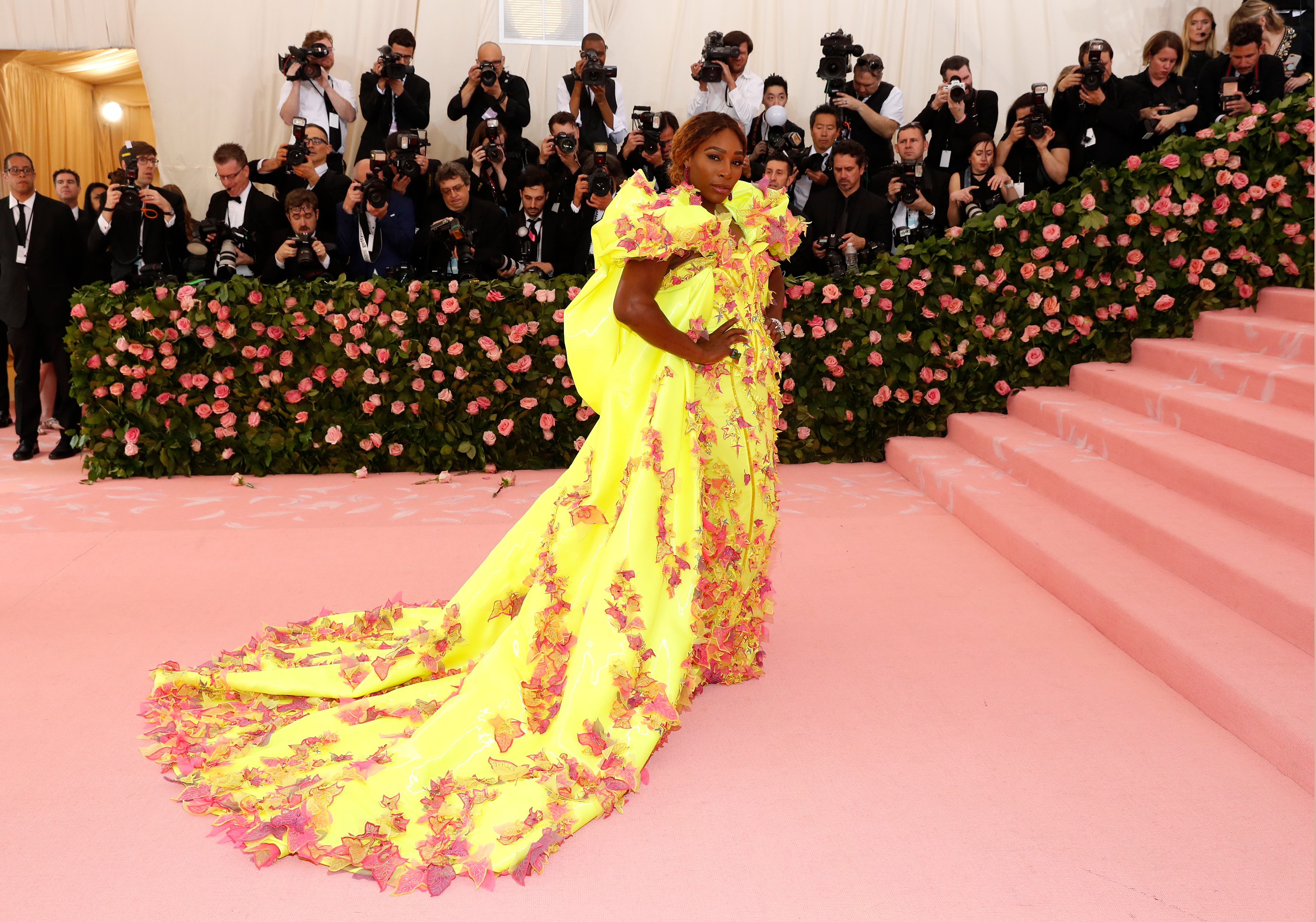 2019-05-06T224451Z_1516322048_HP1EF561R6R4M_RTRMADP_3_FASHION-METGALA