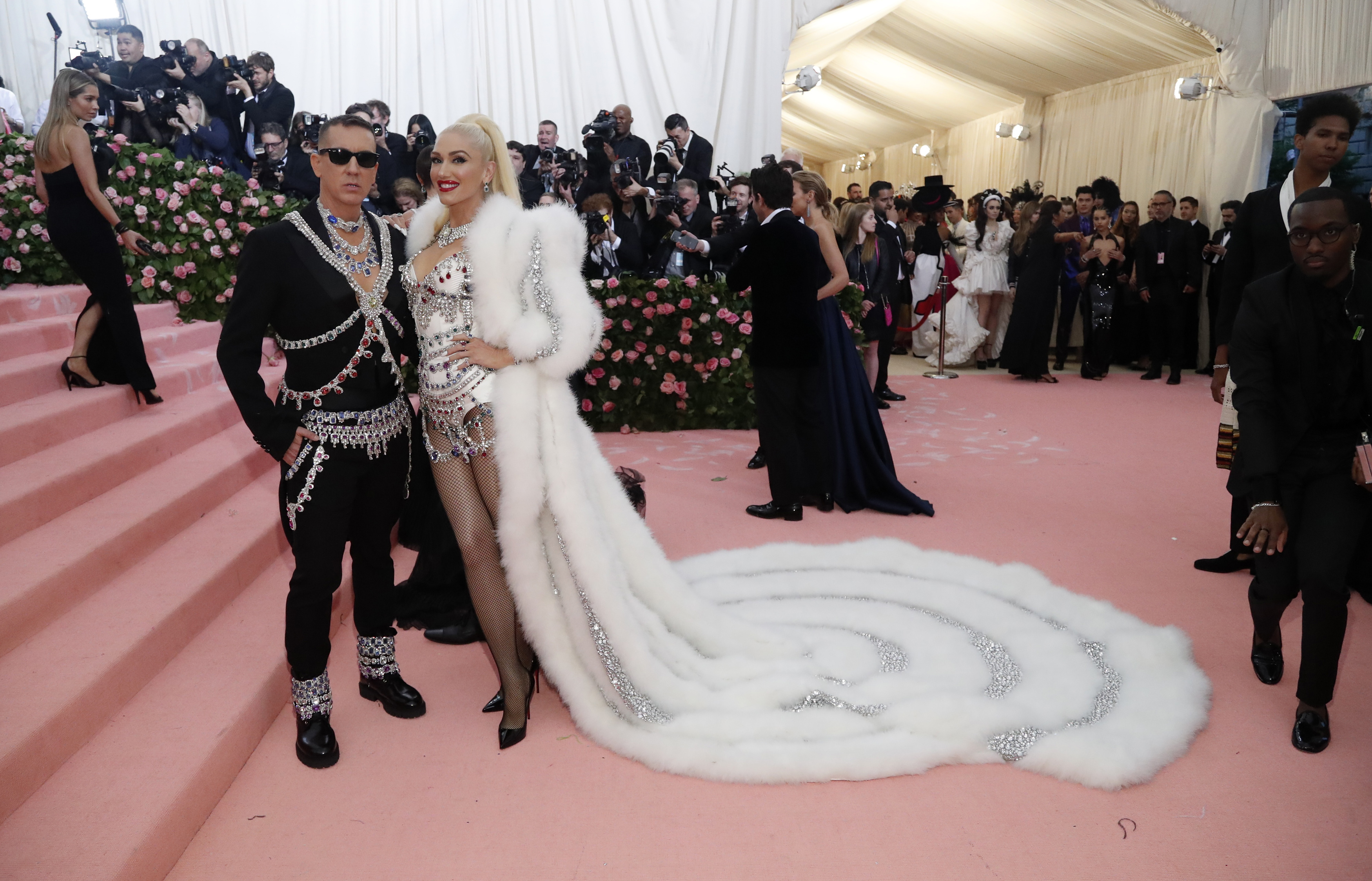 2019-05-07T005357Z_663781728_HP1EF5702HXF8_RTRMADP_3_FASHION-METGALA