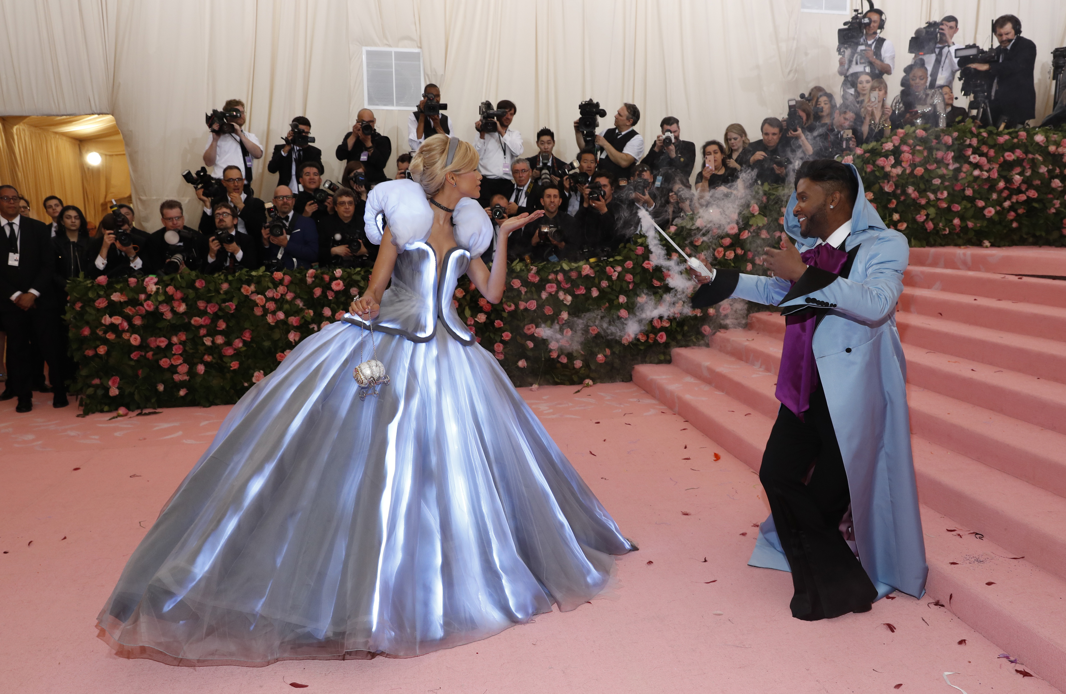 2019-05-07T034821Z_381450996_HP1EF570AKLVQ_RTRMADP_3_FASHION-METGALA