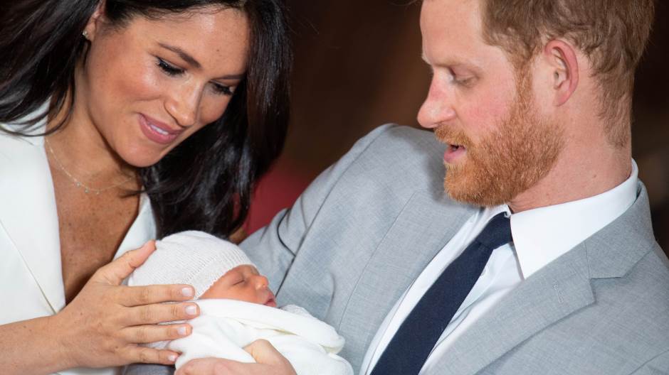 2019-05-08T124641Z_937055503_RC1129F175E0_RTRMADP_3_BRITAIN-ROYALS-BABY